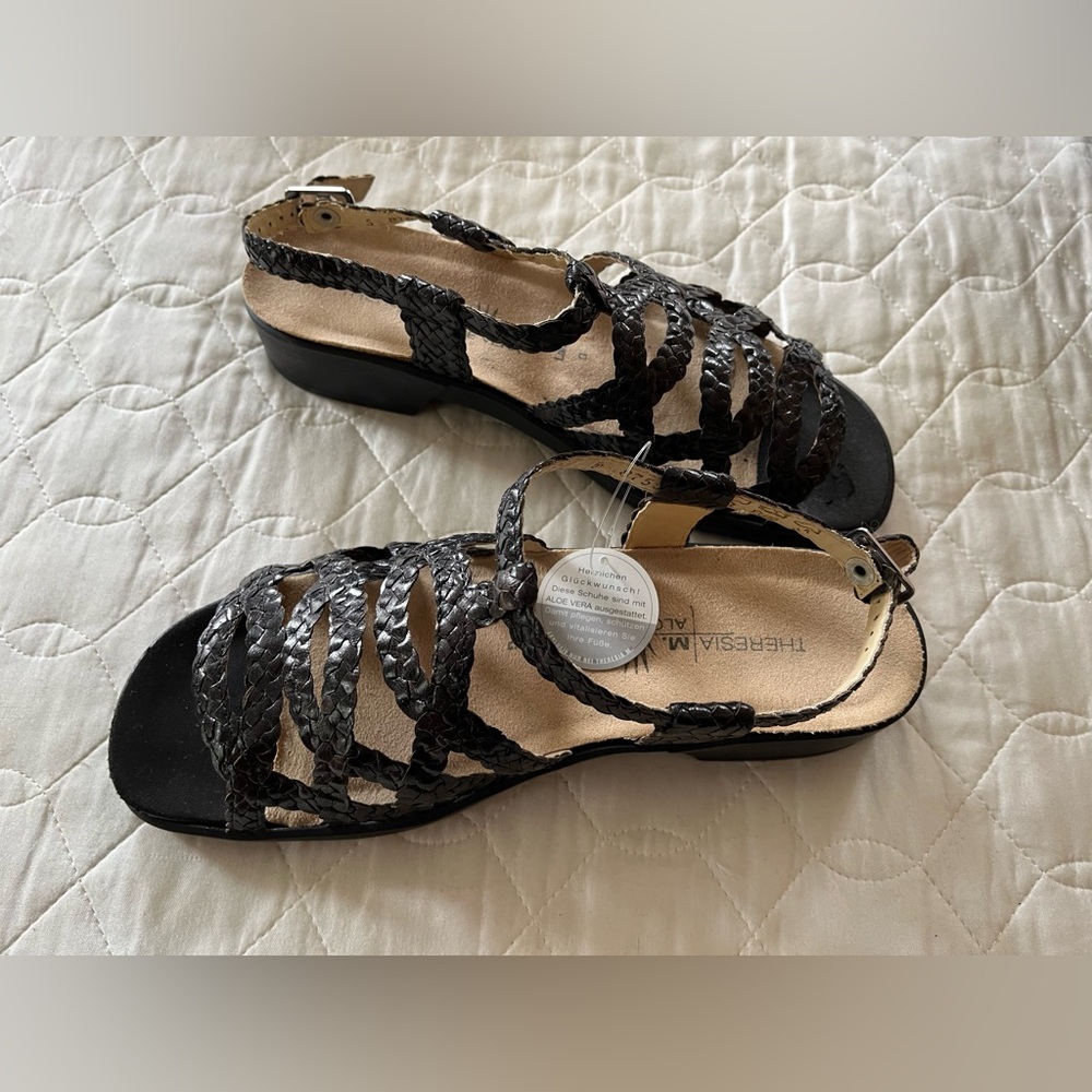 Theresia M sandals